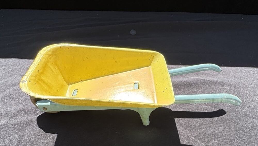 Vintage 1930s Wyandotte 9" Pressed Steel Toy Wheelbarrow Metal -To14